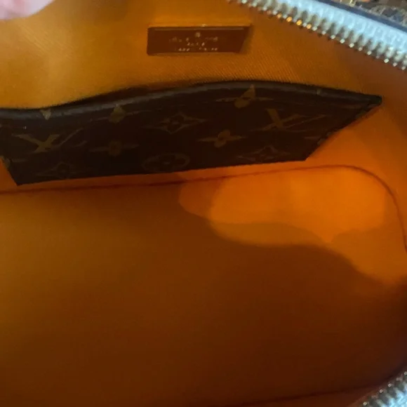 Louis Vuitton Patent Vernis Alma BB Cream and Brown Satchel - Picture 9 of 10